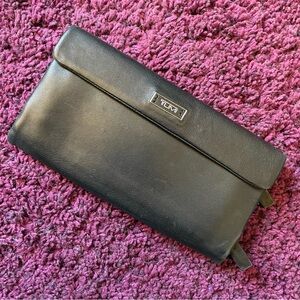Tumi Leather Checkbook Wallet in Black